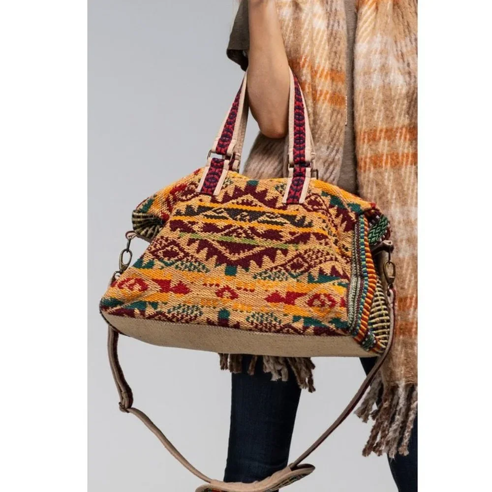 Boho Travel Bag - Ethnic Navajo Design - Handwoven from Fully Fine Cotton - Picture 7 of 11